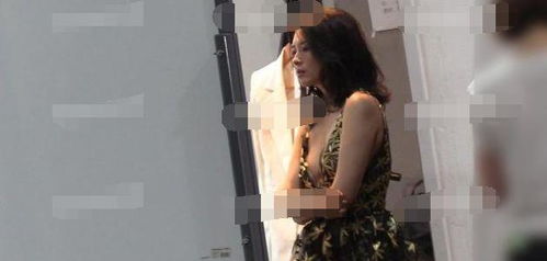 章子怡近照曝光，時尚造型顯身材微凸引猜測